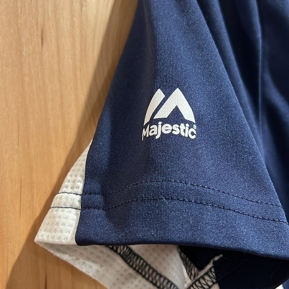 New York Yankees jersey youth medium by majestic brand excellent condition - Picture 8 of 9